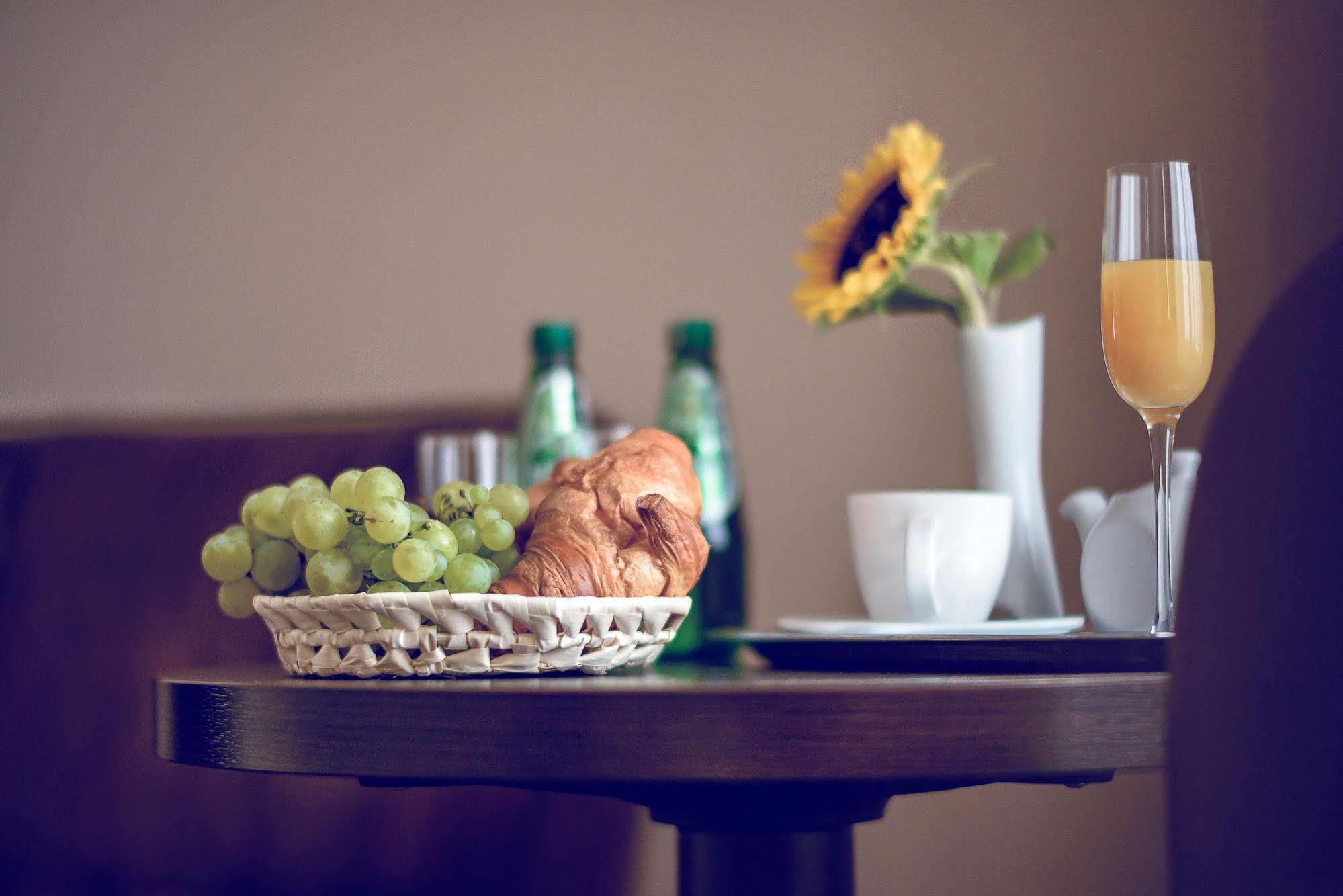 Hotel Niemcza Wino & Spa Εξωτερικό φωτογραφία